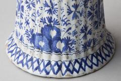 A PAIR OF DUTCH DELFT BLUE AND WHITE BEAKER VASES Circa 1760 - 698307