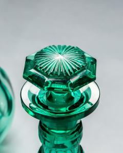 A PAIR OF GREEN SHAFT GLOBE DECANTERS - 4340944