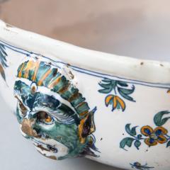 A POLYCHROME 18TH CENTURY FAIENCE BASSIN - 3810516