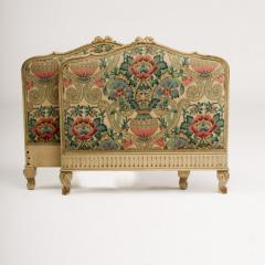 A Painted French Louis XV style day bed circa 1920 - 1886098
