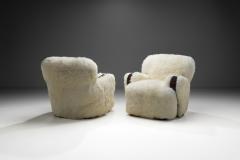 A Pair of European Armchairs in White Sheepskin Europe 20th Century - 3949280