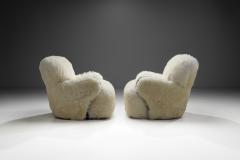 A Pair of European Armchairs in White Sheepskin Europe 20th Century - 3949282