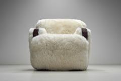 A Pair of European Armchairs in White Sheepskin Europe 20th Century - 3949285