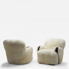 A Pair of European Armchairs in White Sheepskin Europe 20th Century - 3962534