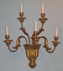 A Pair of Gilded Wood Sconces with Five Lights featuring acanthus leaves - 278106