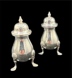 A Pair of Sterling Silver Salt Pepper Shakers - 3871000