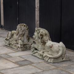A Pair of Superb 18th Century Bath Stone Lions - 3093312