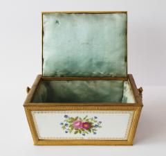 A Palais Royal Paris Porcelain Box - 353528