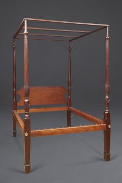 A Philadelphia or Baltimore Federal Carved Urn Spade Foot Bed - 482172