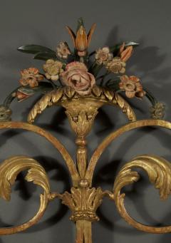 A RARE OVAL GILT WOOD AND PAINTED MIRROR OF LARGE SCALE - 3434641