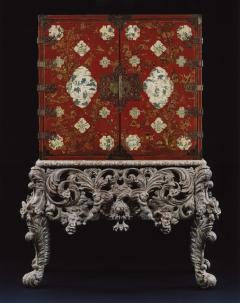 A RED LACQUERED CABINET WITH SHAPED PANELS - 3424371