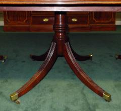 A REGENCY MAHOGANY THREE PEDESTAL DINING TABLE - 4098924