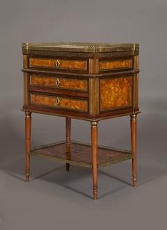 A REMARKABLE NOEUD DE VIGNE VENEERED AND MAHOGANY BRASS INLAID PETITE COMMODE - 3506942
