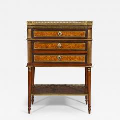 A REMARKABLE NOEUD DE VIGNE VENEERED AND MAHOGANY BRASS INLAID PETITE COMMODE - 3508227