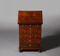 A Rosewood and Walnut William and Mary Ratcheted Bachelors Chest - 3161459