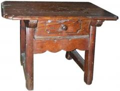 A Rustic 17th Century Spanish Ash wood Side Table - 3275321