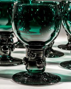 A SET OF SIXTEEN BRISTOL GREEN ROEMERS - 4424949