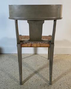 A Set of 4 Swedish Neoclassic Grey Painted and Rush Seat Klismos Chairs - 4644605