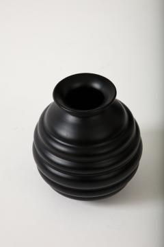 A Swedish Black Glass Vessel Circa 1950s - 3105499