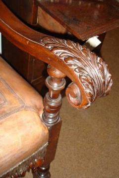 A Very Fine Pair Of 17th Century Tuscan Walnut Armchairs - 3555032