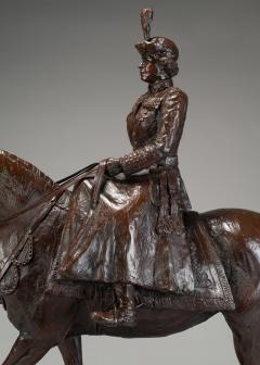A bronze of Queen Elizabeth II Trooping the Colour 2022 - 3304713