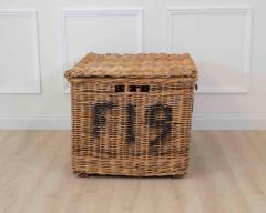 A charming English wicker basket dating to circa 1900 - 4828291