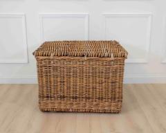A charming English wicker basket dating to circa 1900 - 4828295