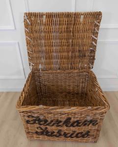 A charming English wicker basket dating to circa 1900 - 4828303