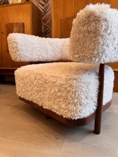 A fabulous pair of Italian curved walnut armchairs in lambswool fur - 4030654