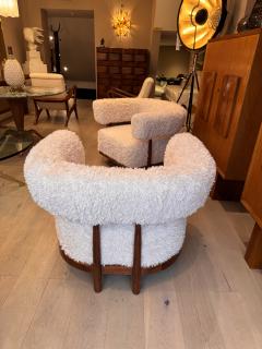 A fabulous pair of Italian curved walnut armchairs in lambswool fur - 4030655