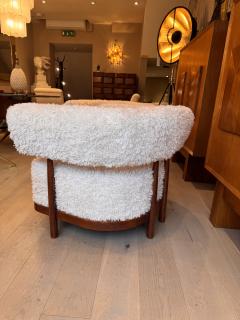 A fabulous pair of Italian curved walnut armchairs in lambswool fur - 4030656