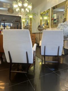 A fine Italian pair of walnut framed armchairs in cream velvet - 3546046