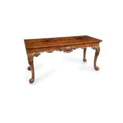 A finely carved walnut side table in the George II style - 3970635