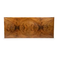 A finely carved walnut side table in the George II style - 3970636