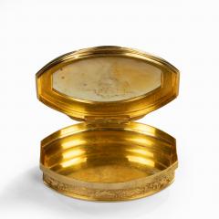 A gold and agate snuff box belonging to Anne first Duchess of Buccleuch - 2610807