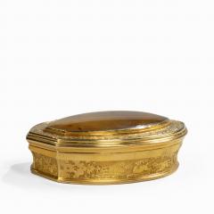 A gold and agate snuff box belonging to Anne first Duchess of Buccleuch - 2610810