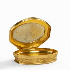 A gold and agate snuff box belonging to Anne first Duchess of Buccleuch - 2610811