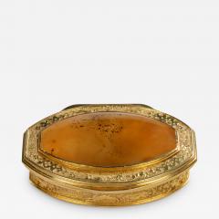 A gold and agate snuff box belonging to Anne first Duchess of Buccleuch - 2613811