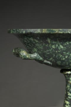 A large and rare green porphyry vase navette - 4536422