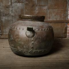 A large hand hammered round shaped brass urn - 2170066
