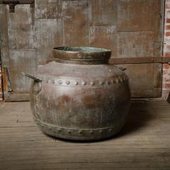 A large hand hammered round shaped brass urn - 2170068