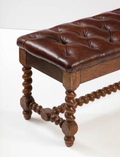 A long French oak bench with tufted leather upholstery - 2826941