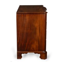 A mahogany four drawer serpentine chest of drawers - 3433755