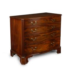 A mahogany four drawer serpentine chest of drawers - 3433756