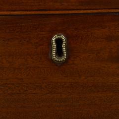 A mahogany four drawer serpentine chest of drawers - 3433760