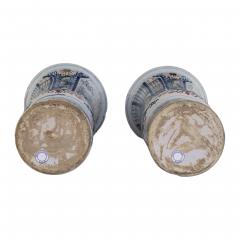 A pair of 17th century Dutch Delft vases - 4565733