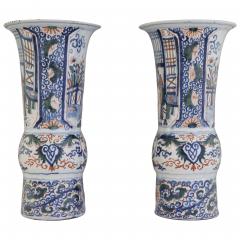 A pair of 17th century Dutch Delft vases - 4565735