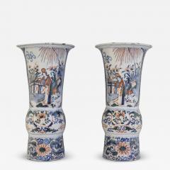 A pair of 17th century Dutch Delft vases - 4568599