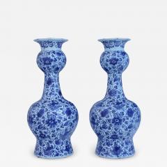 A pair of 18th century Dutch Delft Vases - 4591723