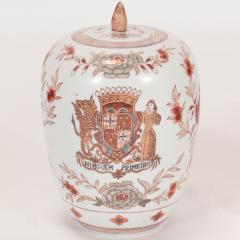 A pair of Chinese porcelain decorated jars with lids  - 2691787